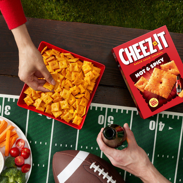 Cheez-It Hot and Spicy Baked Snack Crackers, Lunch Snacks, Family Size, 21 oz