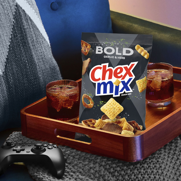 Chex Mix Bold Garlic and Herb Snack Mix